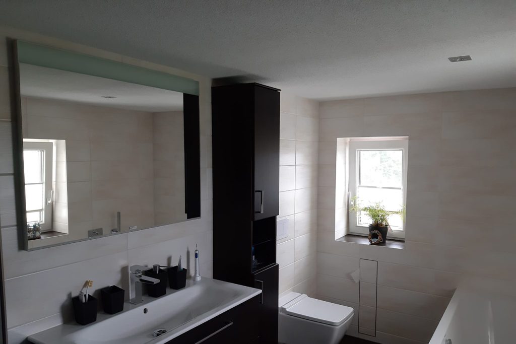 Ein Meisterwerk der Fliesenästhetik: Baugeschäft Winter verwirklicht Ihre Vision eines traumhaften Bades